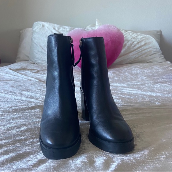 Black platform boots - Picture 8 of 9